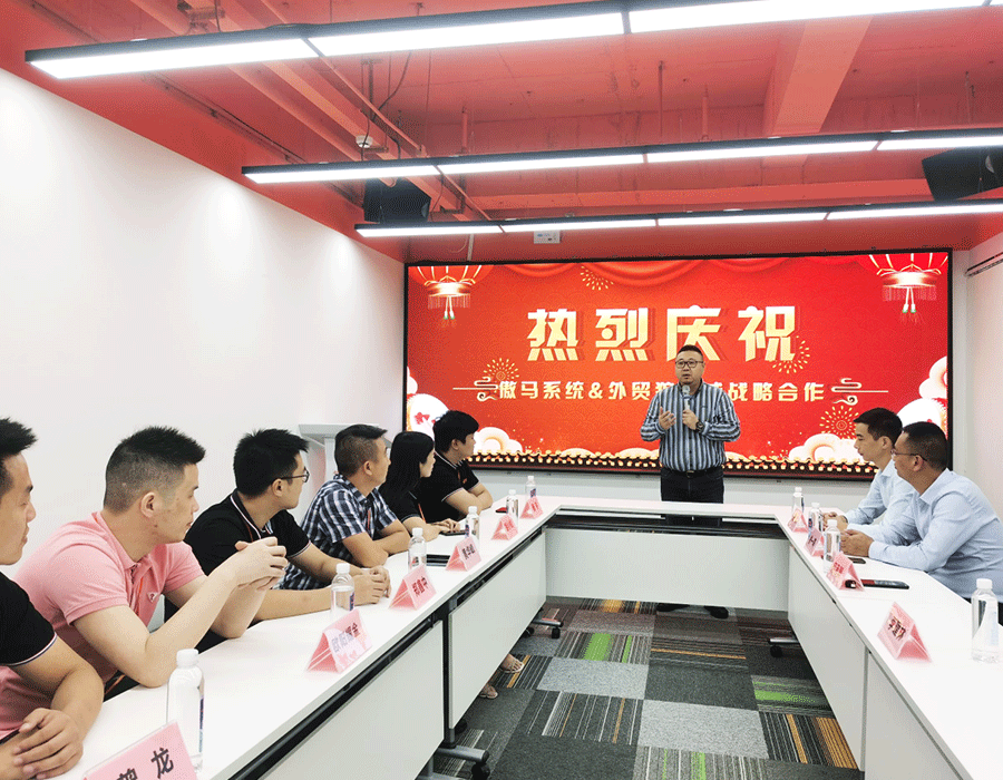 傲馬系統(tǒng)集團(tuán)董事長(zhǎng)何承翰現(xiàn)場(chǎng)發(fā)言
